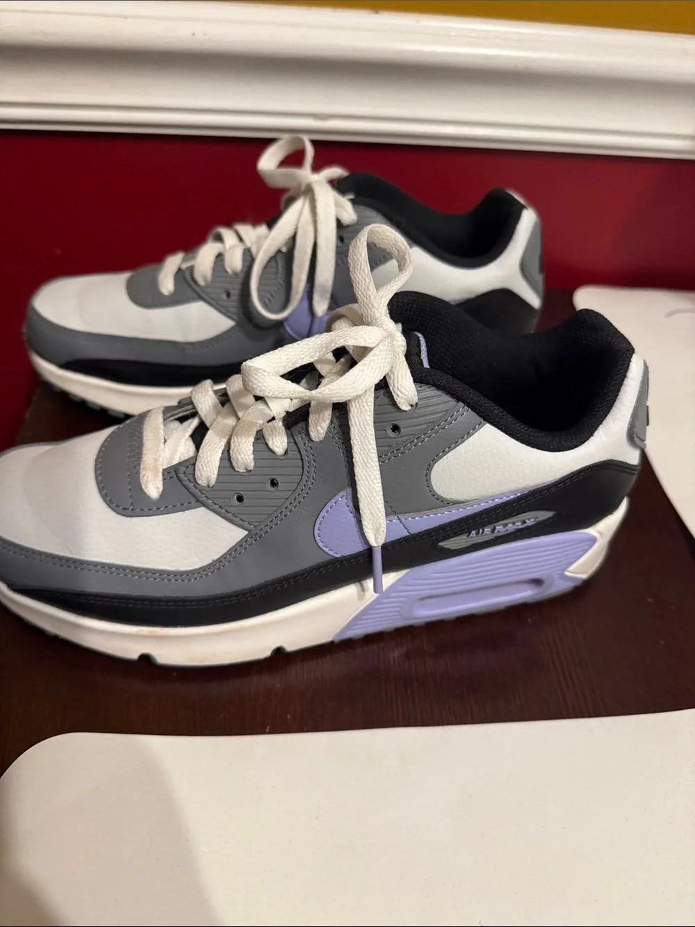 Nike Youth  Air Max Light Thistle size 6 Y  Sneakers in White, Gray & Lavender